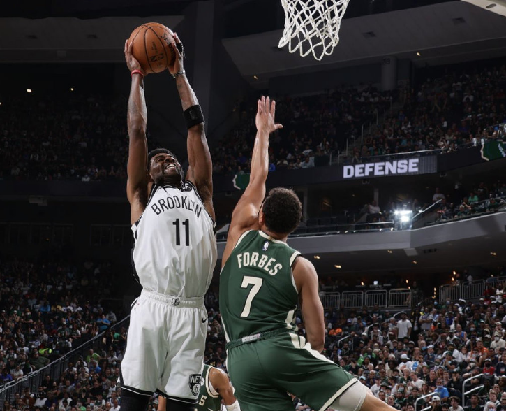  国际米兰锁定下赛季欧冠资格，球迷狂欢庆祝