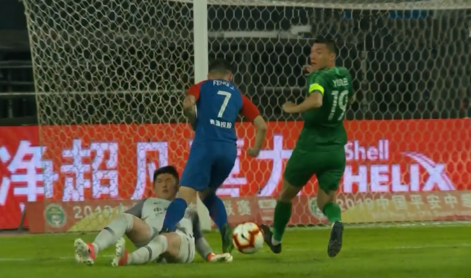  卡尔斯鲁厄前锋把握机会超强，单刀赴会锁定胜局